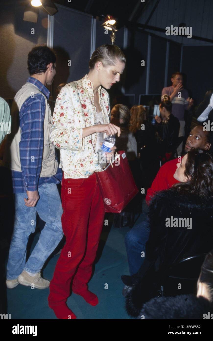 3. März 1997 Historisches Archiv Publifoto/Olycom/LaPresse Im Foto: Milano Collezioni Backstage, Laufsteg Bluemarine   Im Foto: Milan Collections Backstage, Bluemarine Modenschau Stockfoto