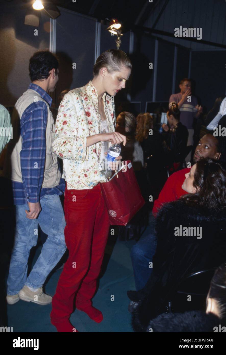 3. März 1997 Historisches Archiv Publifoto/Olycom/LaPresse Im Foto: Milano Collezioni Backstage, Laufsteg Bluemarine   Im Foto: Milan Collections Backstage, Bluemarine Modenschau Stockfoto