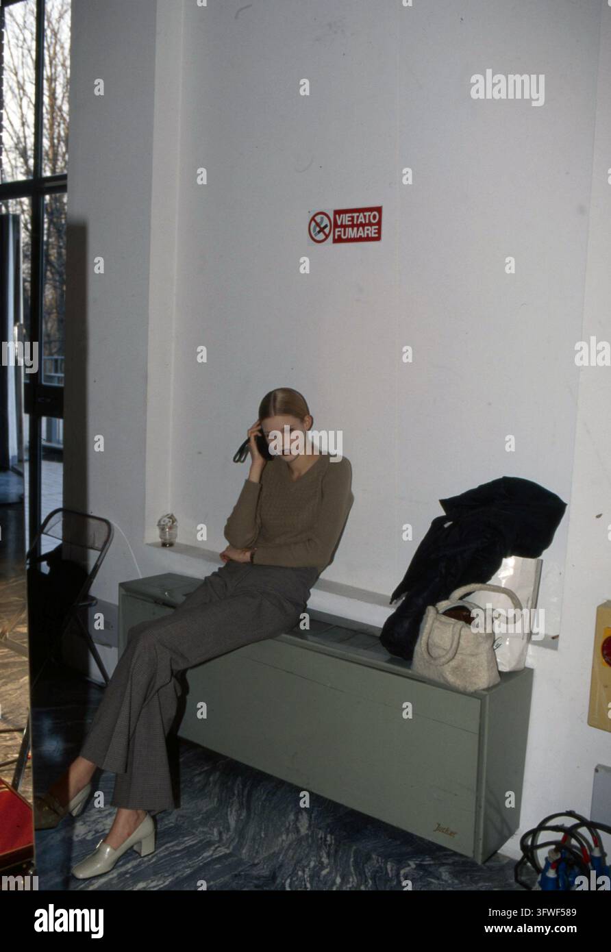 3. März 1997 Historisches Archiv Publifoto/Olycom/LaPresse Im Foto: Milano Collezioni Backstage, Laufsteg Bluemarine   Im Foto: Milan Collections Backstage, Bluemarine Modenschau Stockfoto