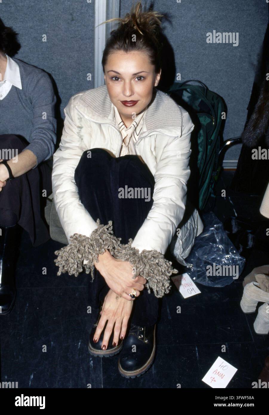3. März 1997 Historisches Archiv Publifoto/Olycom/LaPresse Im Foto: Milano Collezioni Backstage, Laufsteg Bluemarine   Im Foto: Milan Collections Backstage, Bluemarine Modenschau Stockfoto