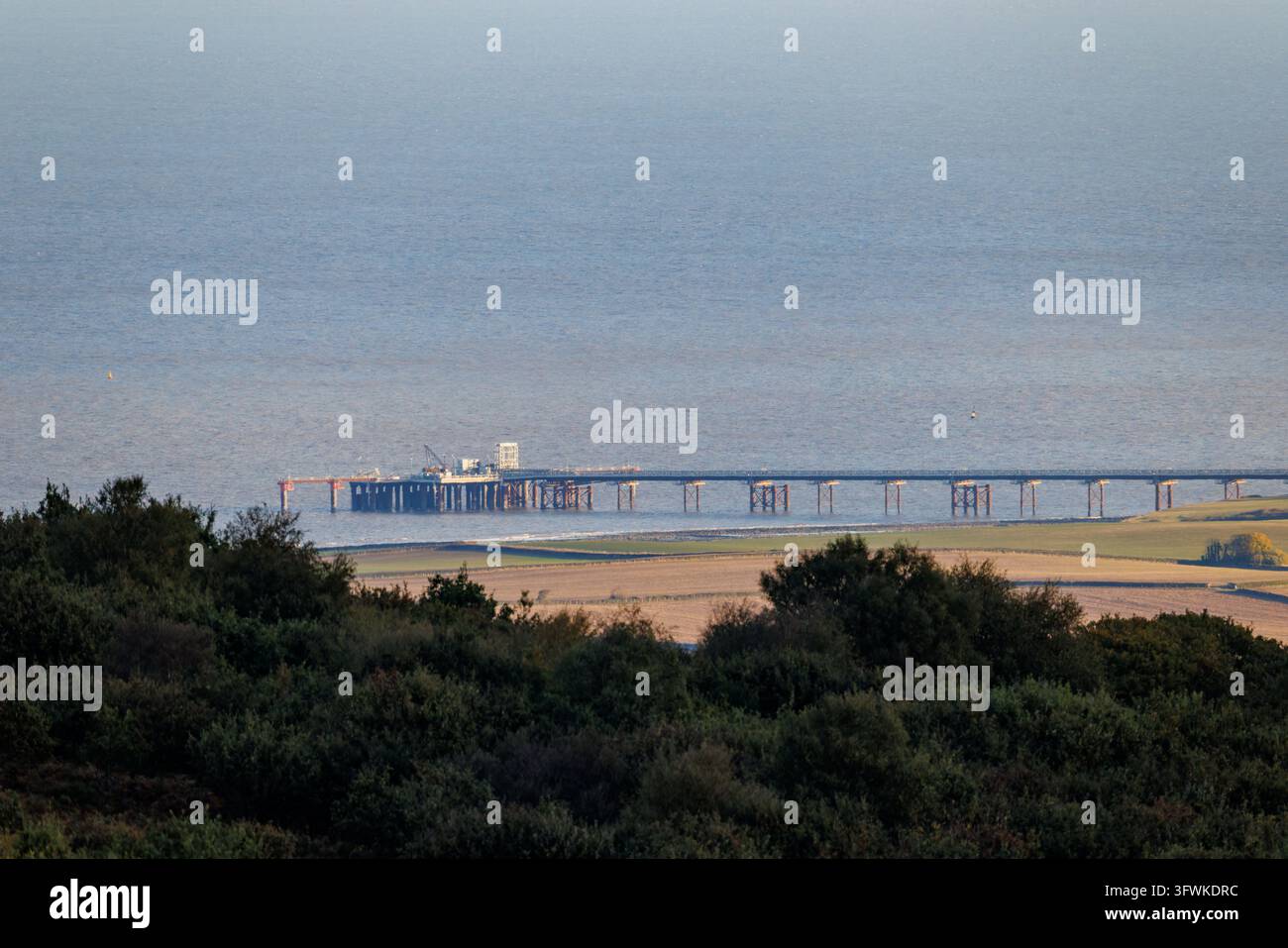 Steg für die Anlandung von Baumaterialien für den Bau von Hinkley Point C Stockfoto