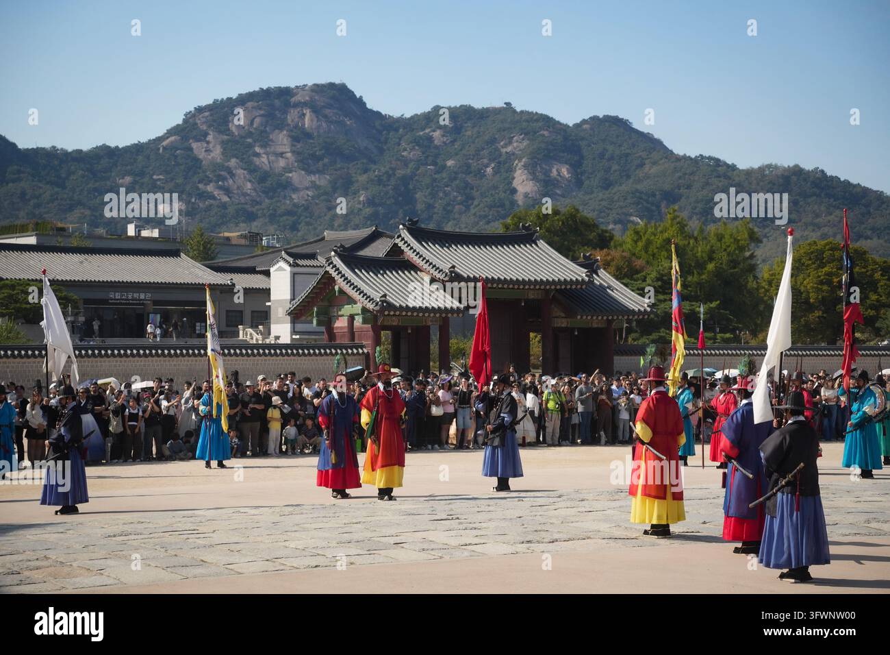 Traditionelle königliche Wachwechselzeremonie am Gyeongbokgung-Palast in Seoul, Südkorea Stockfoto