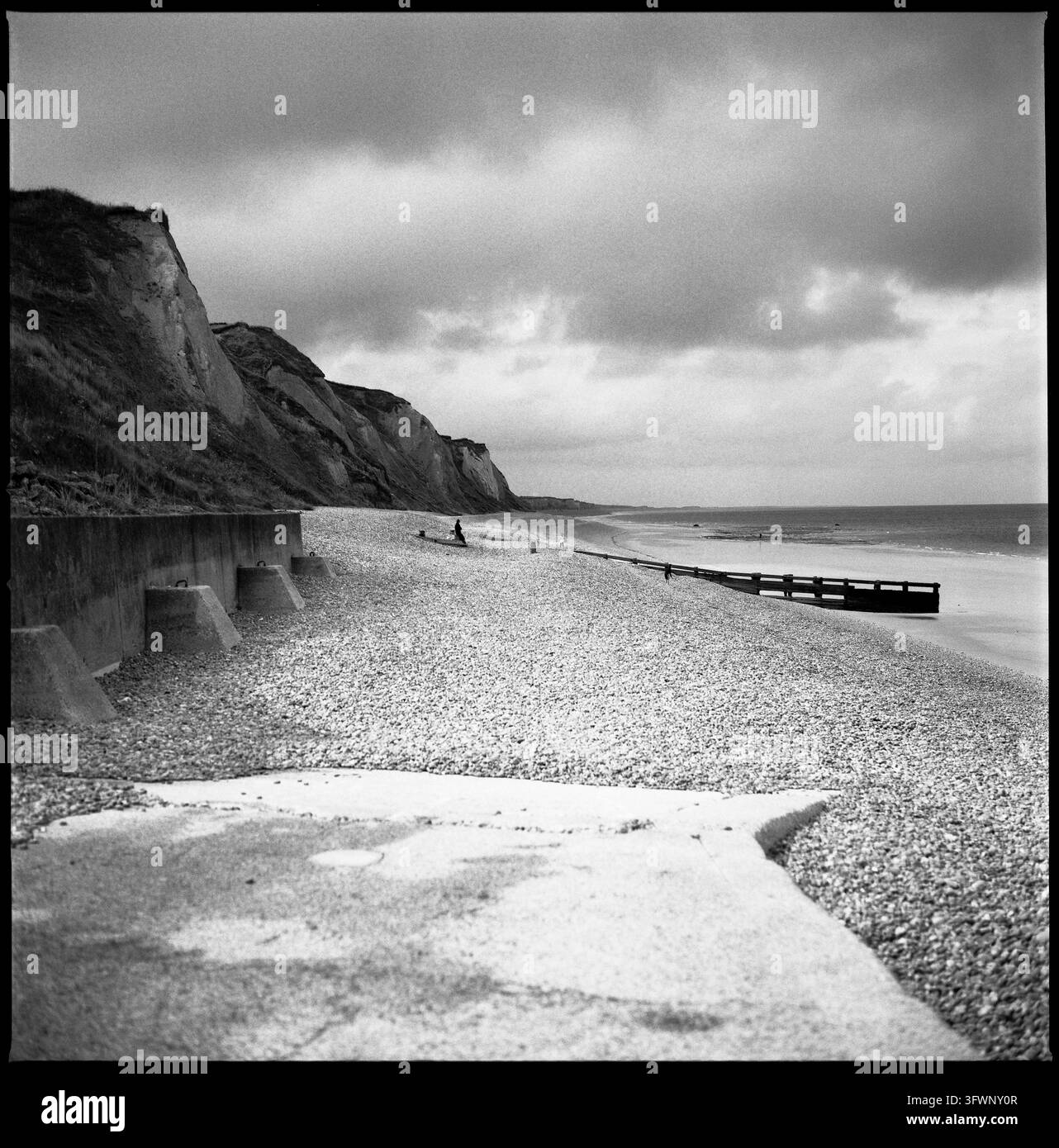 Sheringham Beach III, North Norfolk. Silbergelatinefotografie, 2012. Stockfoto