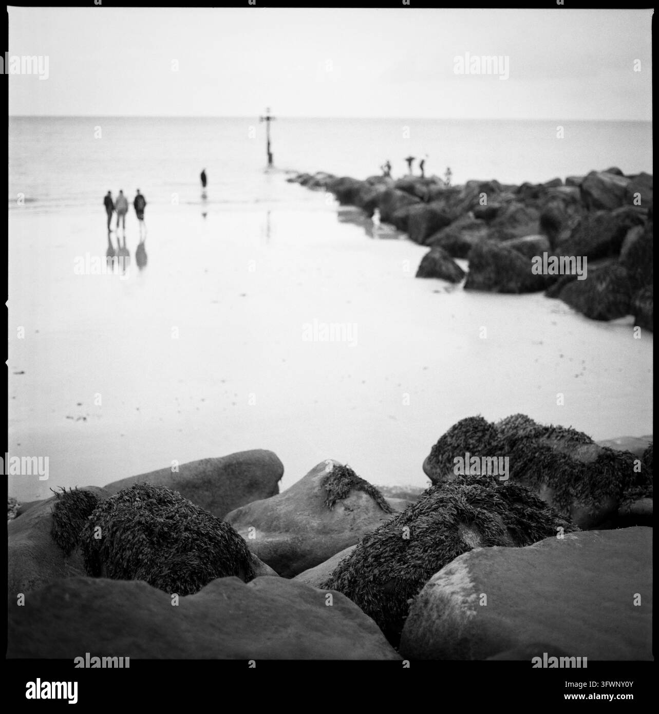 Sheringham Beach I, Nord-Norfolk. Silbergelatiefotografie, 2012. Stockfoto