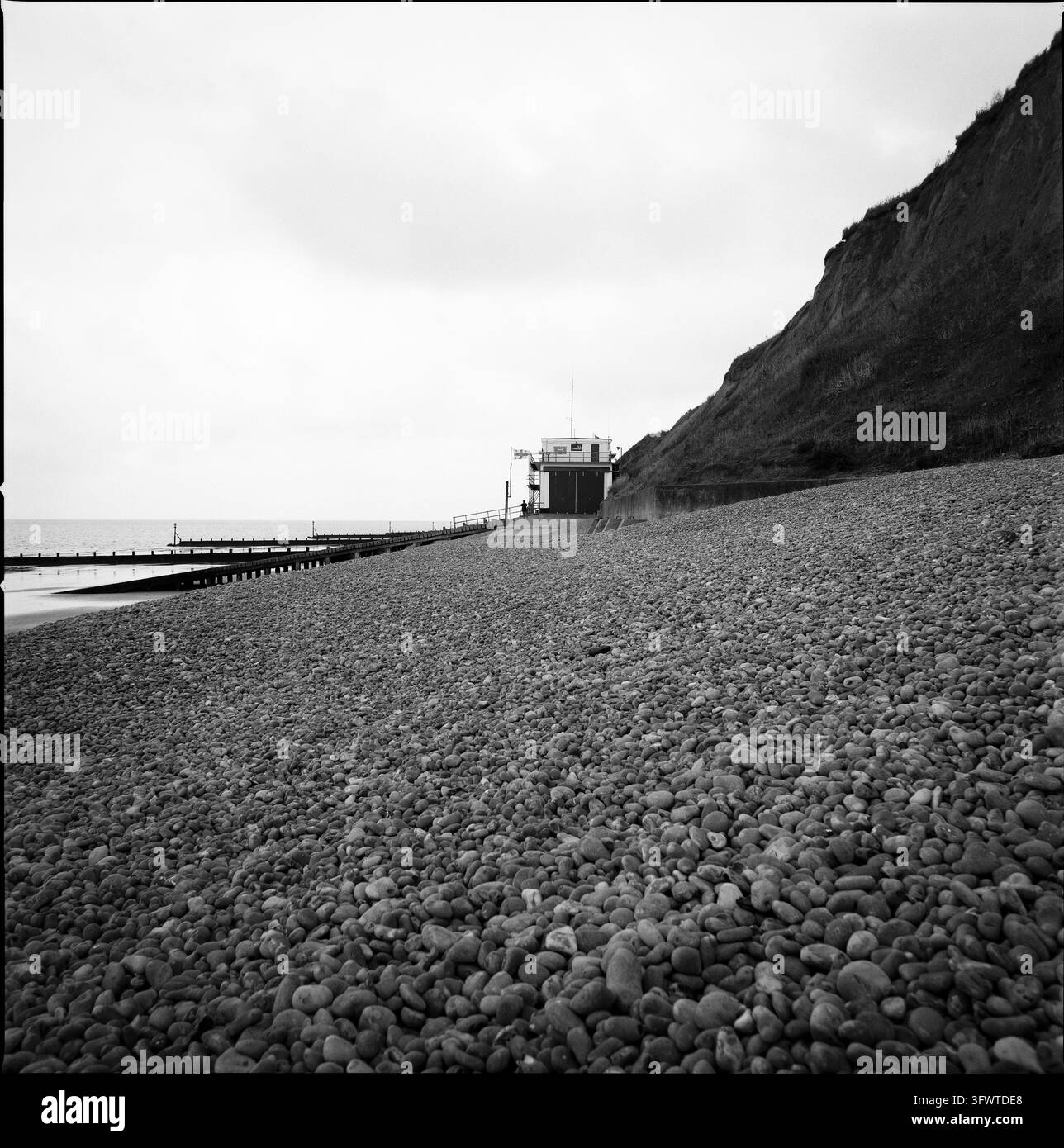 Sheringham Beach IV, Nord-Norfolk. Silbergelatinefotografie, 2012. Stockfoto