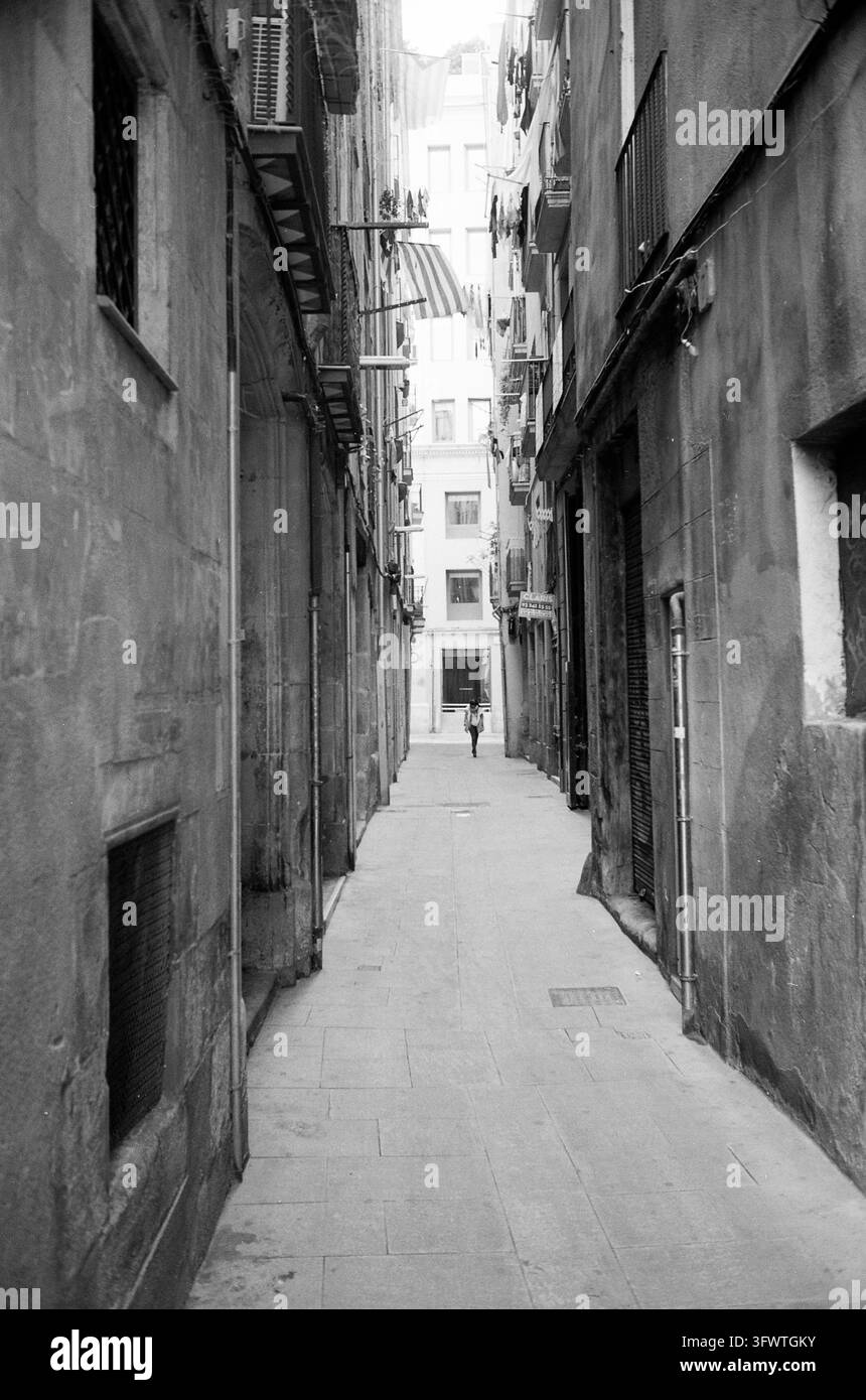 Kind, Grautöne, Barcelona, Spanien. Analogfotografie-Fotografie, 2026. Stockfoto