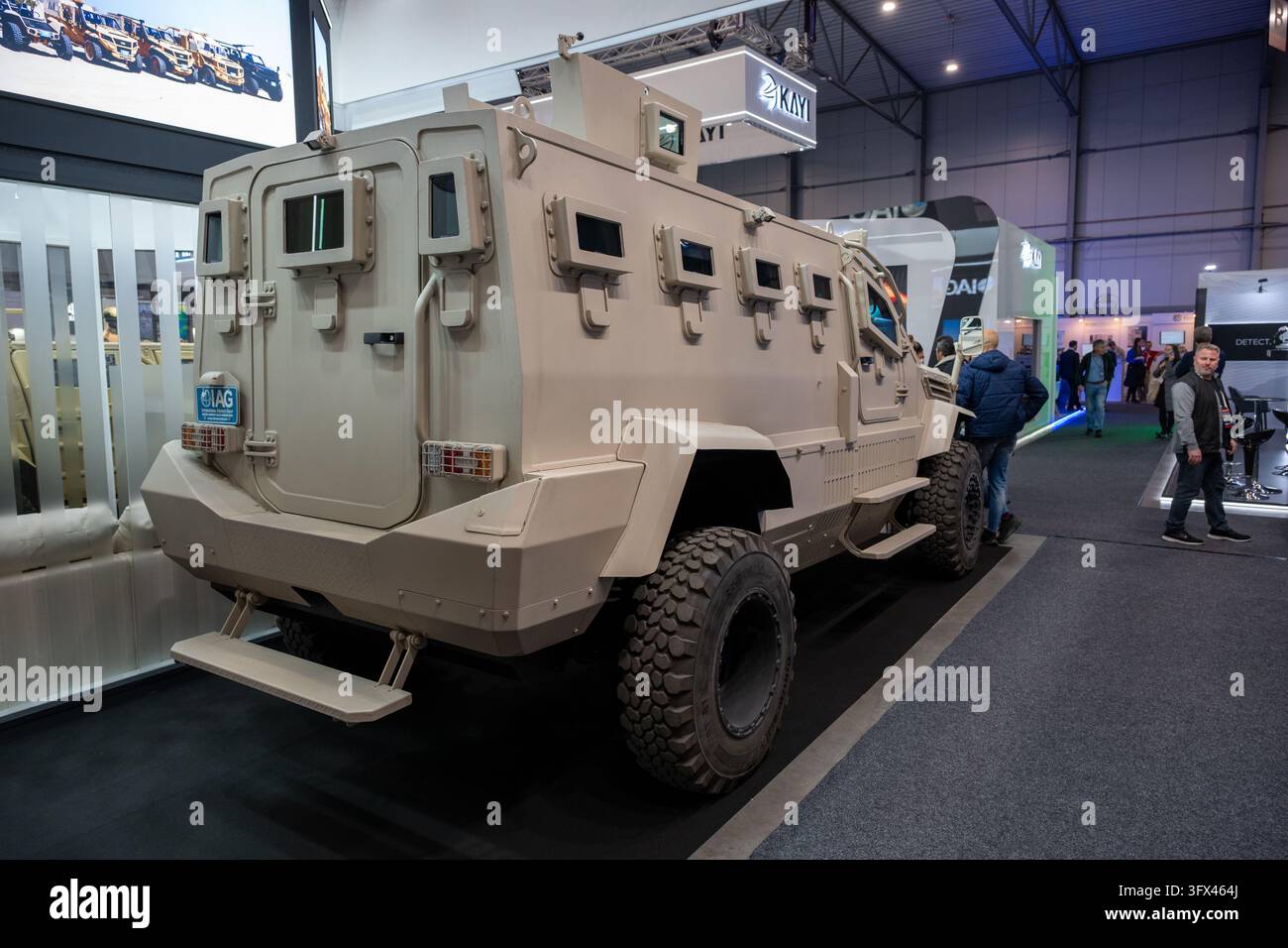 Ein gepanzertes Militärfahrzeug, hergestellt von International Armored Group, ausgestellt auf dem Future Forces Forum 2026. Stockfoto