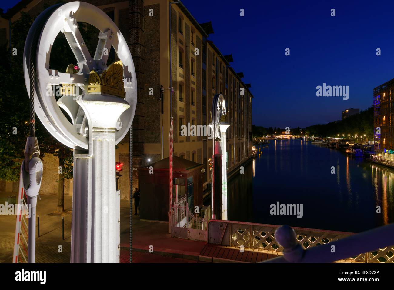 Paris, Canal Saint Martin, Pont Levant de Crimée // Paris, Canal Saint Martin, Pont Levant de Crimée Stockfoto
