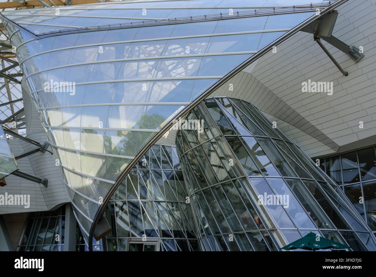 Paris, Bois de Boulogne, Fondation Louis Vuitton // Paris, Bois de Boulogne, Fondation Louis Vuitton Stockfoto
