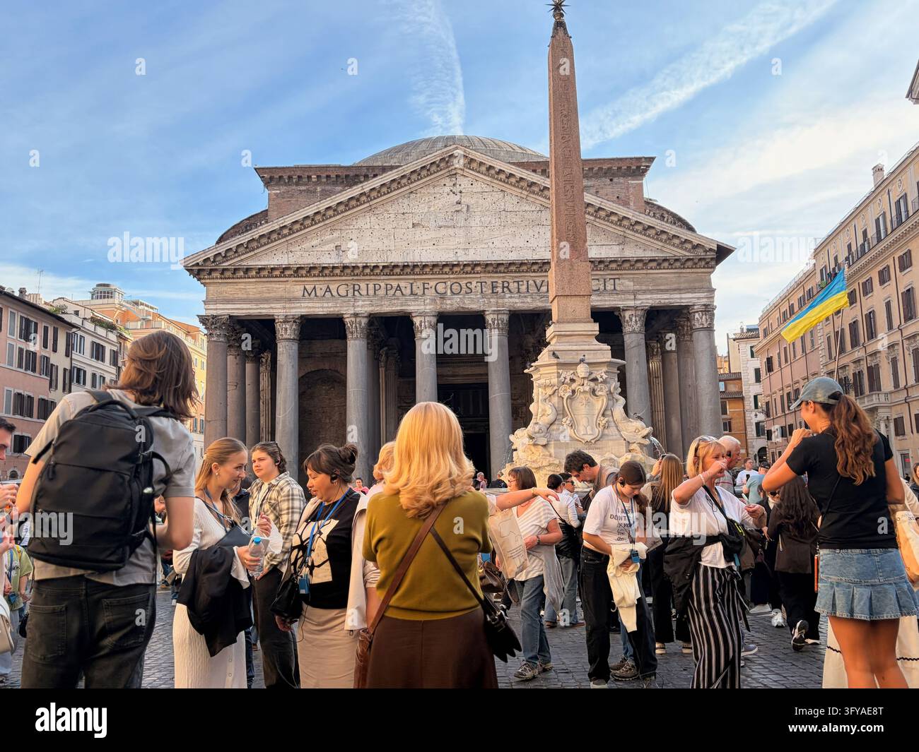 Rom, Itay - 26. Oktober 2026 - Touristen stehen in der Schlange, um das Pantheon zu besichtigen Stockfoto