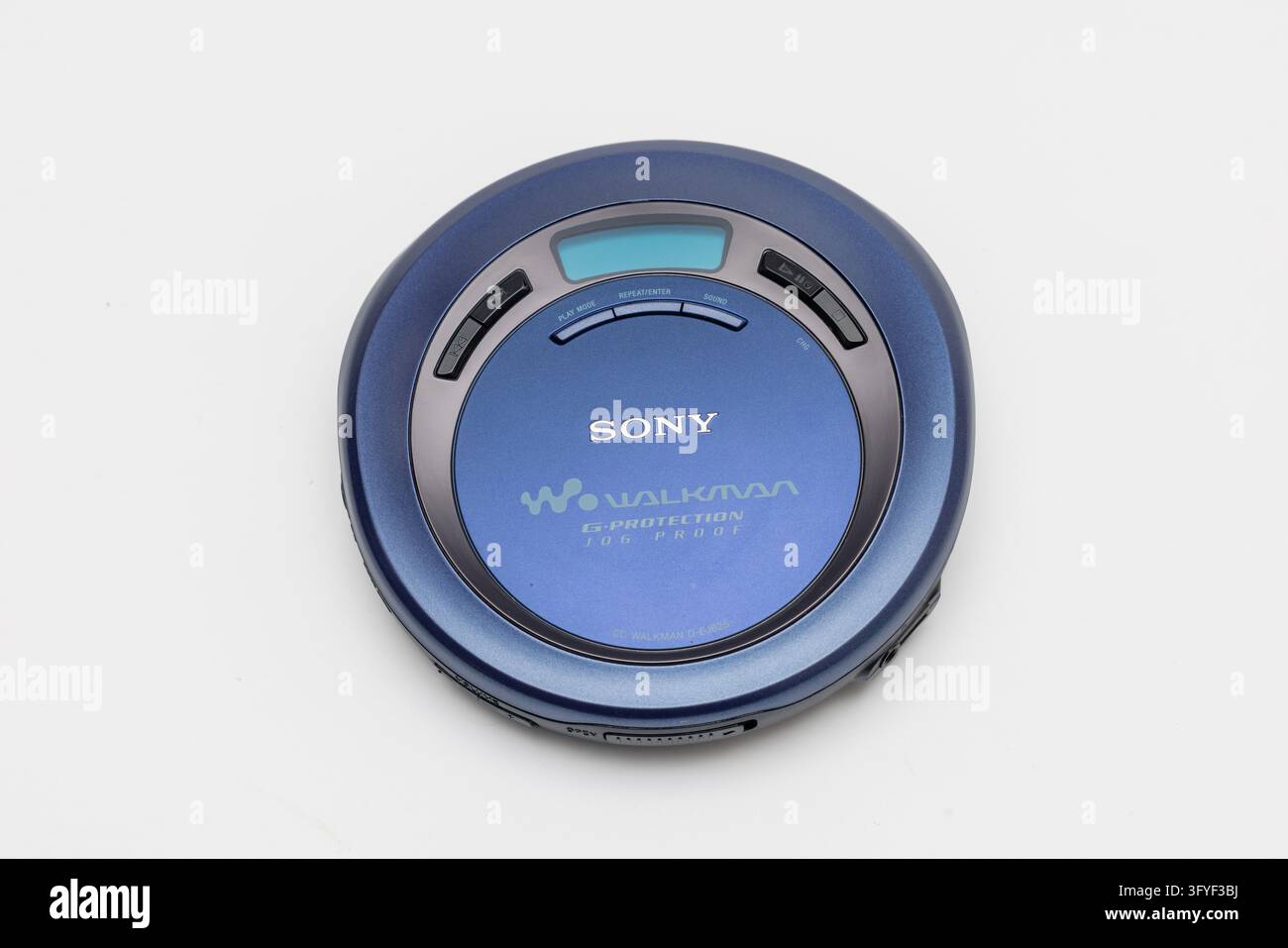 Vintage Sony Walkman Tragbarer CD-Player isoliert auf weißem Hintergrund Stockfoto