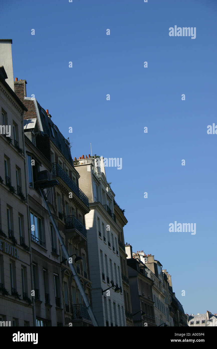 Möbel, die ausgelöst wird, zur oberen Etage mit Aufzug in St-Germain, Paris, Frankreich Stockfoto