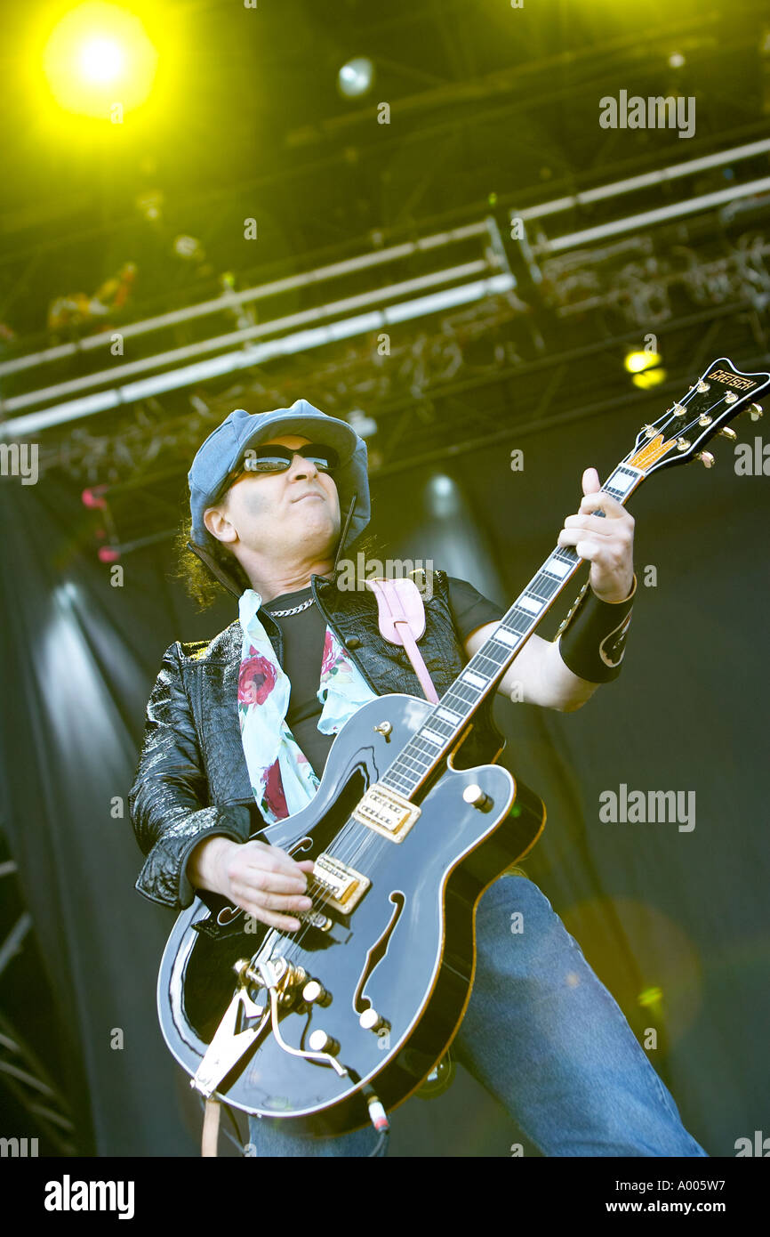 Bild von Edward Moss New York Dolls live im Konzert 2004 Stockfoto