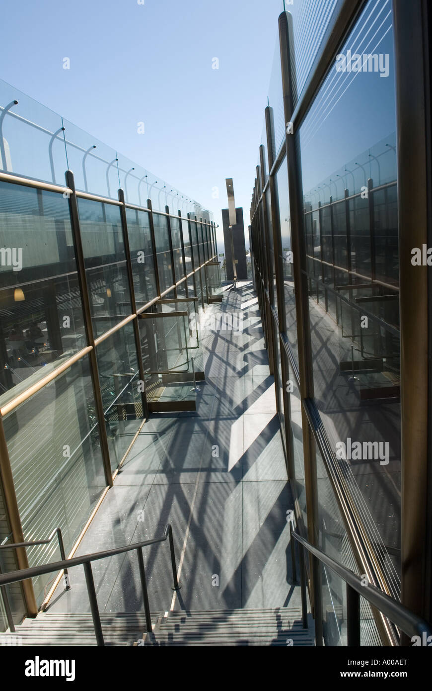Griffith Observatory Meridian Bogen eingeschrieben mit Monat und Tag Markierungen, saisonale und lunar Indikatoren und Konstellation Zahlen Stockfoto