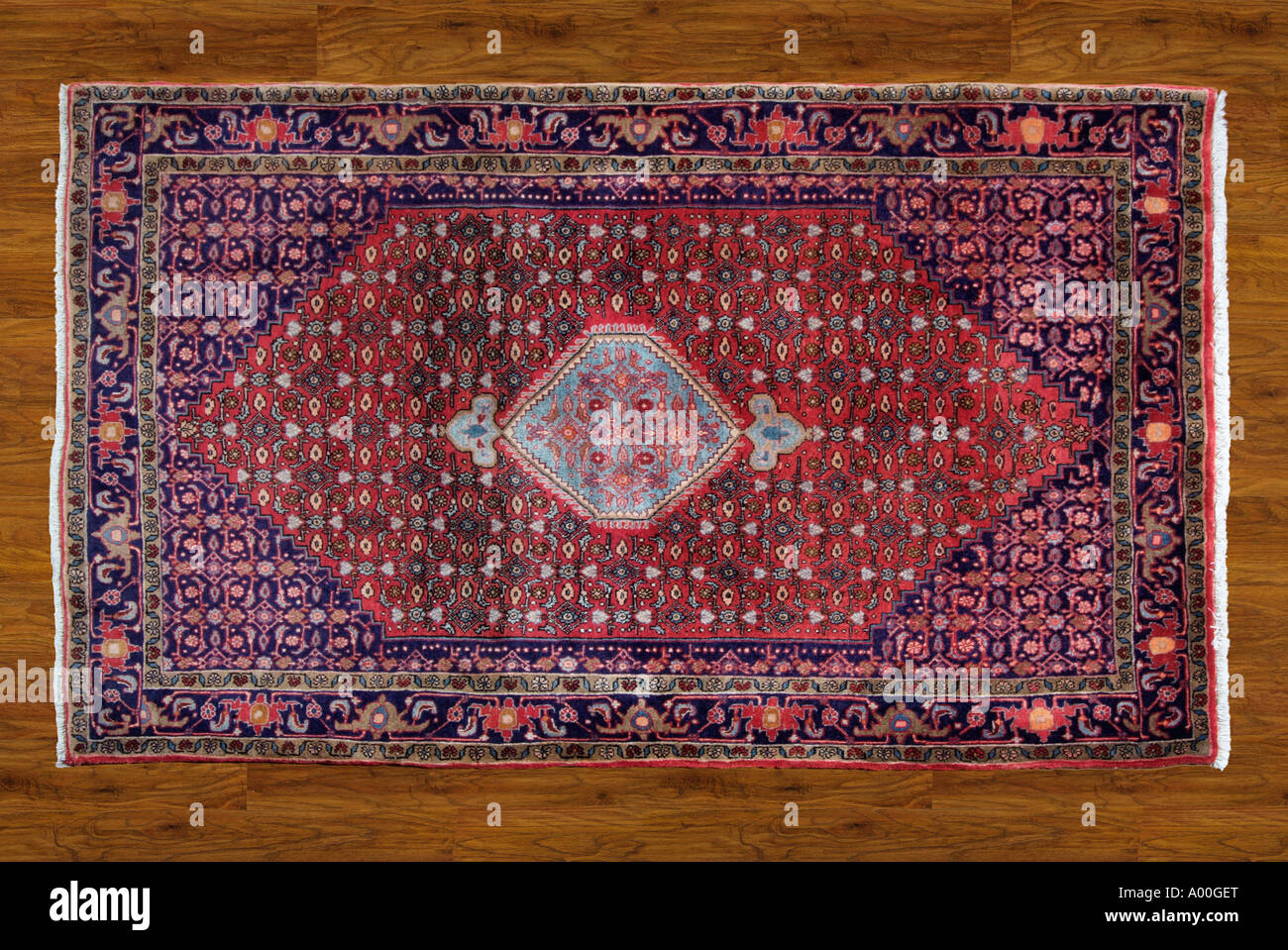 Iran iranische Persien persische Kelim Teppich Teppich in der Nähe von  Middle East regional Region Kleinasien Nord Ost Südwest Stockfotografie -  Alamy