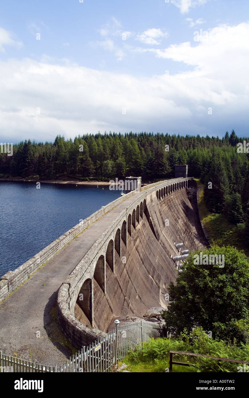 dh Laggan Dam LOCH LAGGAN INVERNESSSHIRE Scotland Hydro-Staudamm-Reservoir Aluminiumschmelzanlage Stromquelle River Spean hydroElectric uk Stockfoto