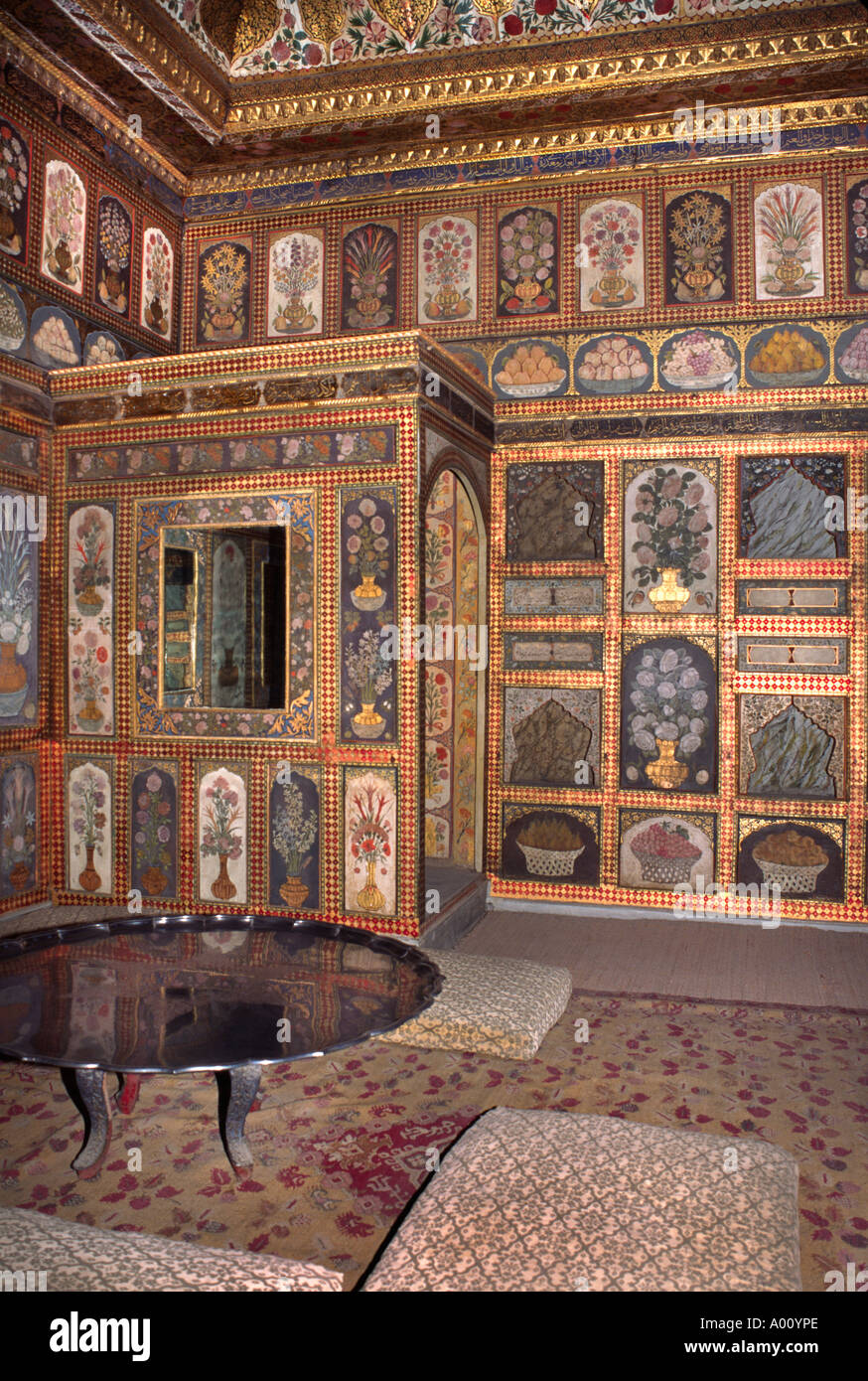Eine wunderschön bemalte gefliest und Wohnzimmern von The Harem Topkapi Palast Ottoman-Reich Istanbul dekoriert Stockfoto
