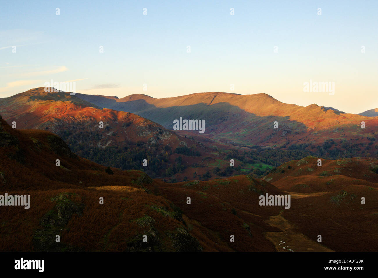 Herbstabend von Loughrigg Fell mit Blick auf Rydal und Fairfield Horseshoe Lake District Stockfoto