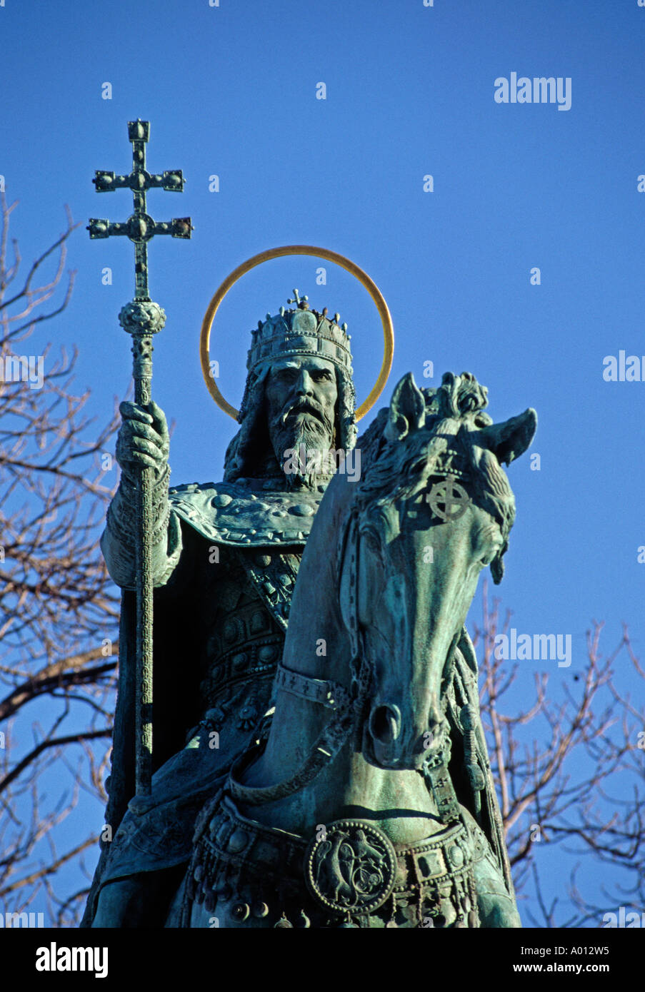 Statue des St. STEPHEN 977 1038 Anzeige erster König von Ungarn S steht in der Nähe von MATTHIAS Kirche BUDAPEST Stockfoto