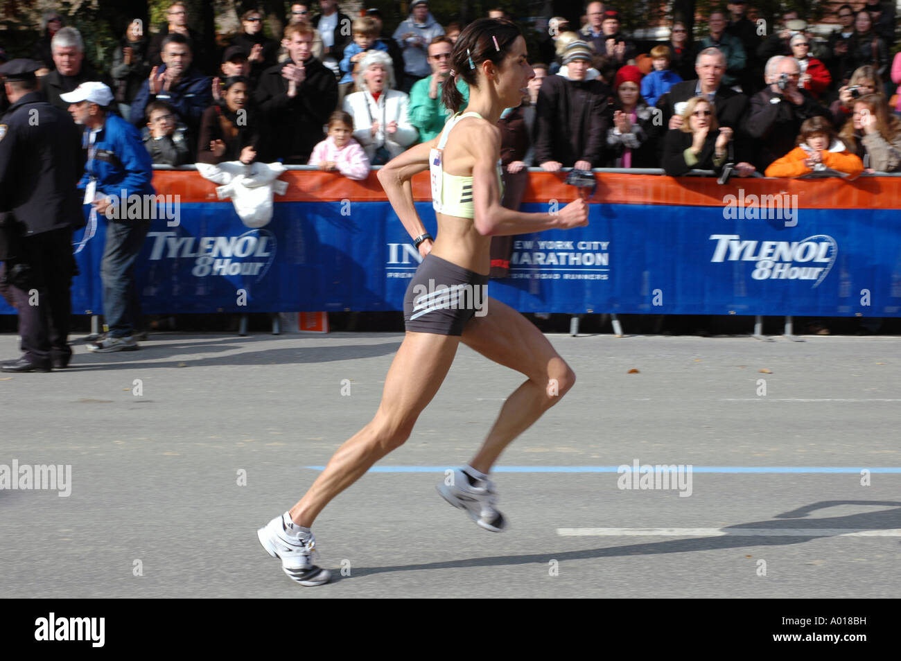 NYC Nina Rillstone aus Neuseeland gewinnen den 7 Platz in New York City Marathon 2006 Stockfoto