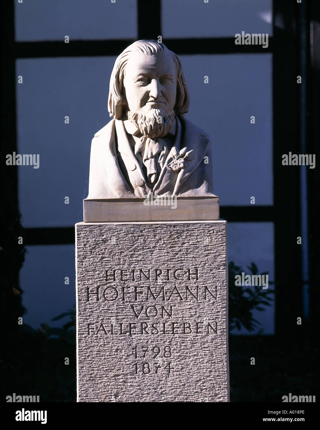 Denkmal Fuer Heinrich Hoffmann von Fallersleben, Wolfsburg-Fallersleben, Mittellandkanal, Gedenkbueste, Niedersachsen Stockfoto