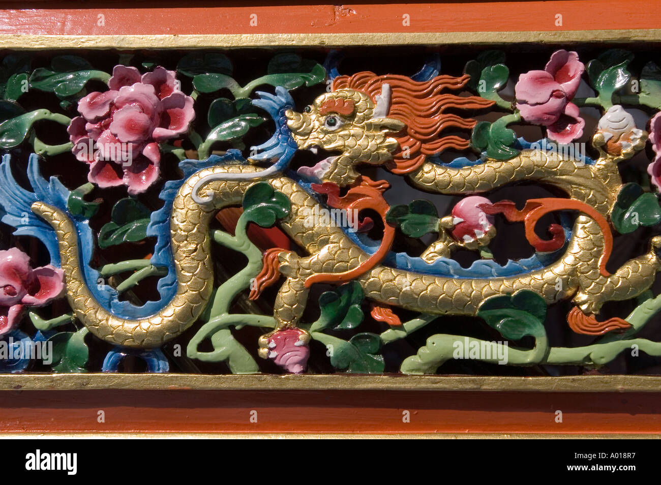 Golden dragon wooden -Fotos und -Bildmaterial in hoher Auflösung – Alamy