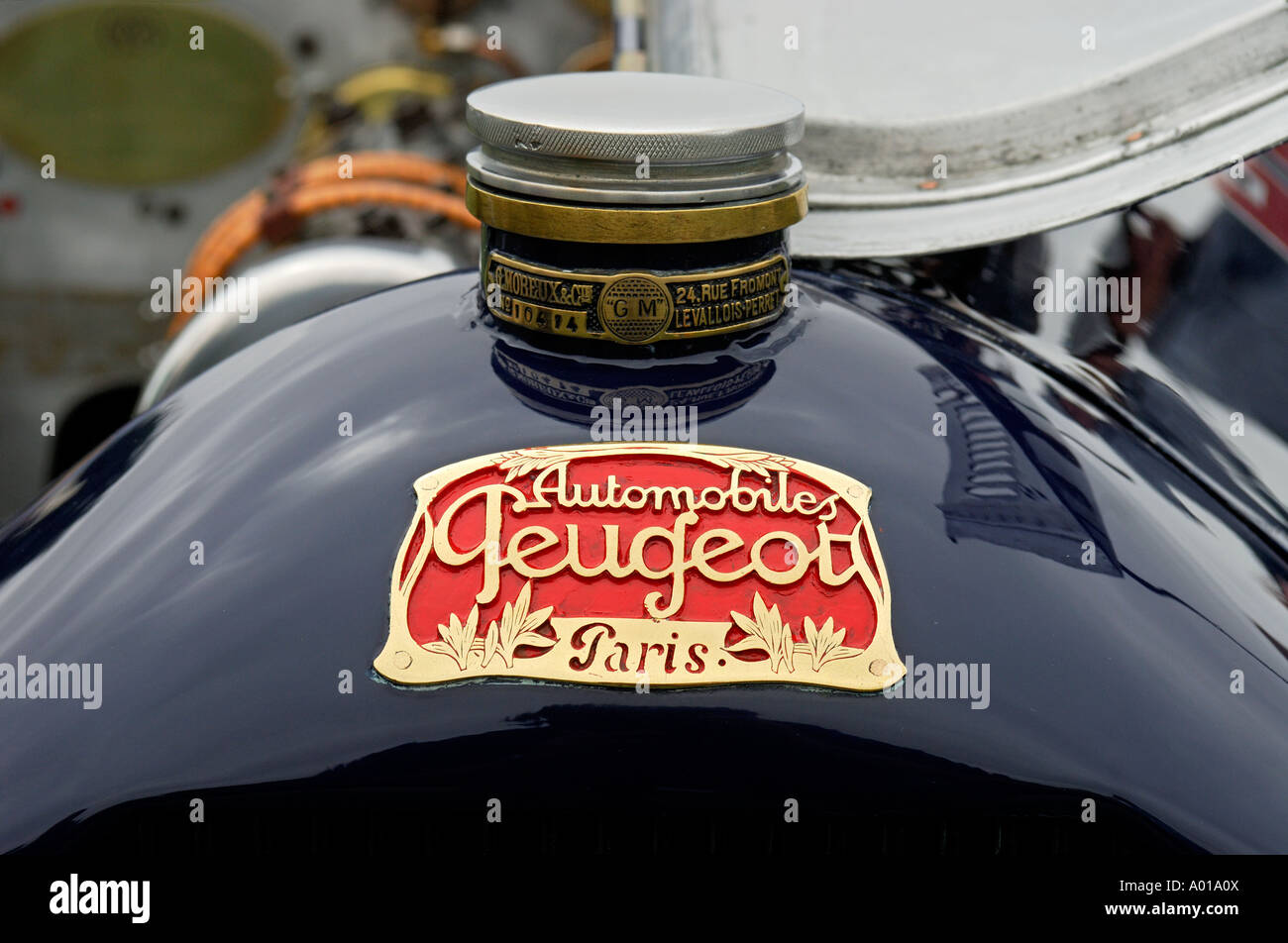 "Peugeot ^ L45 Rennwagen ^ 1913 Heizkörper Abzeichen" Stockfoto