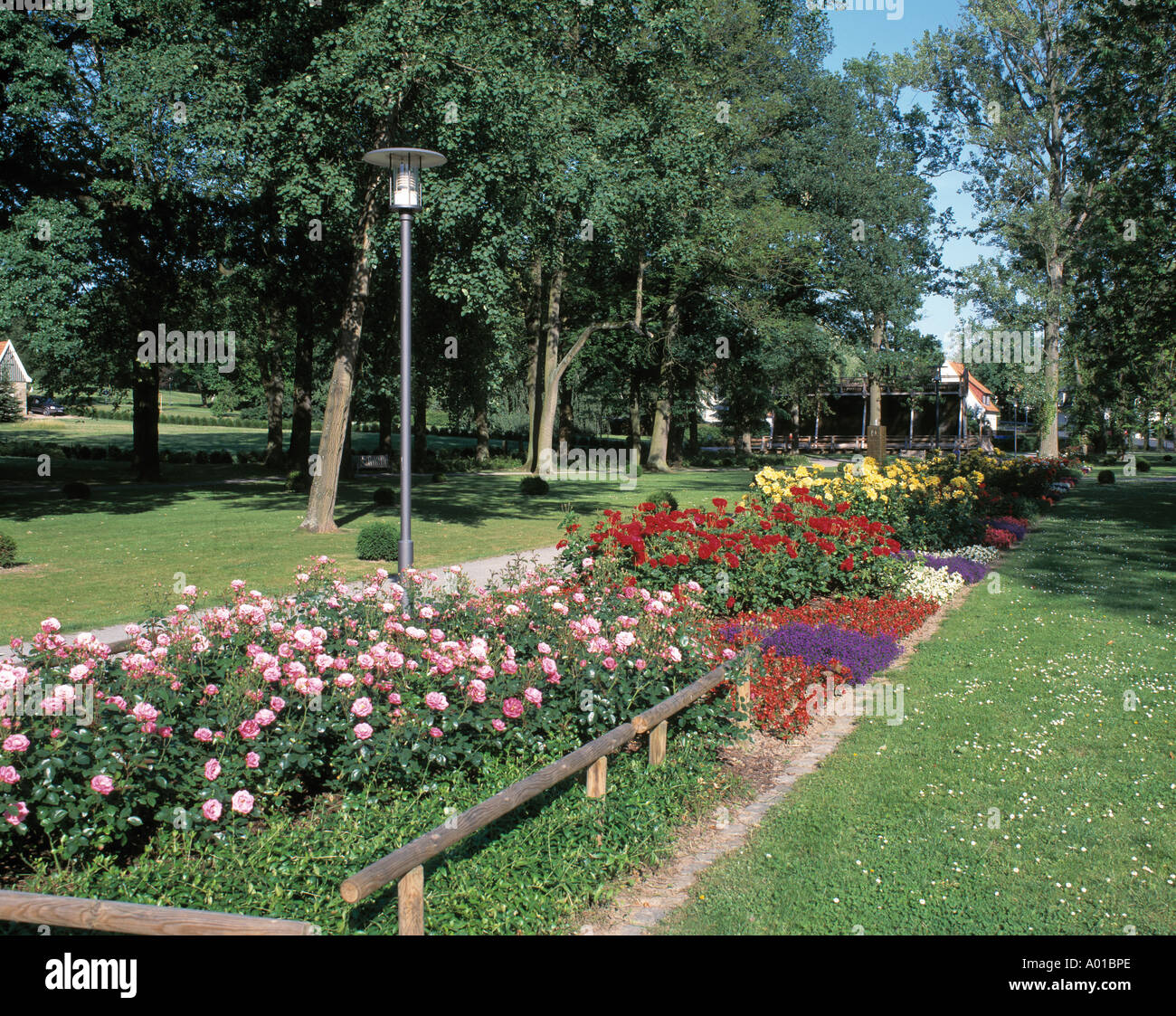 Blumenbeete Im Kurpark von Bad Muender bin Deister, Niedersachsen Stockfoto