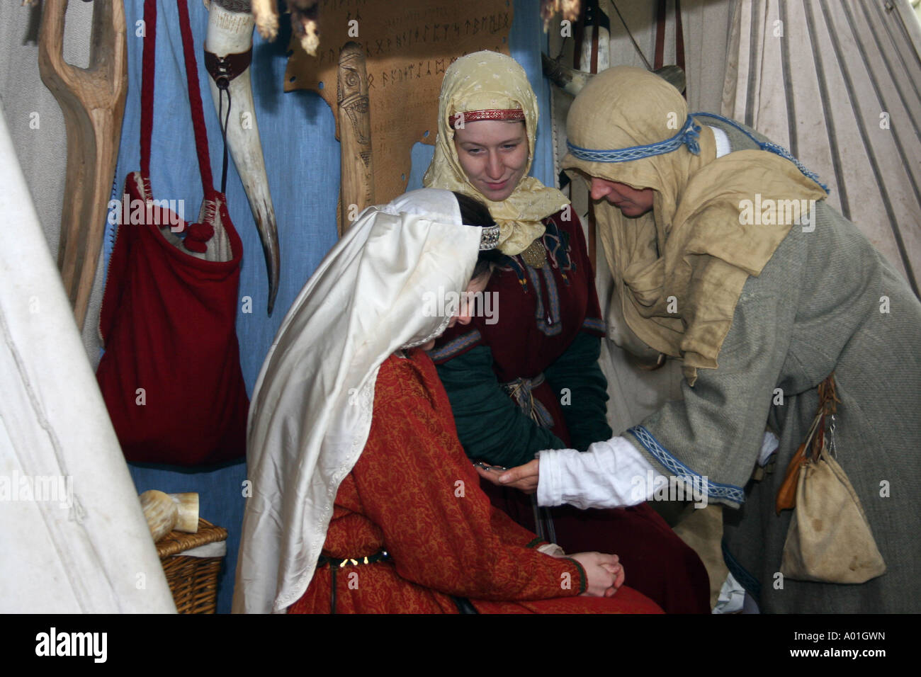 Frau von der Norman Feldlager an der Rekonstruktion der Schlacht von Hastings in 2006 Stockfoto