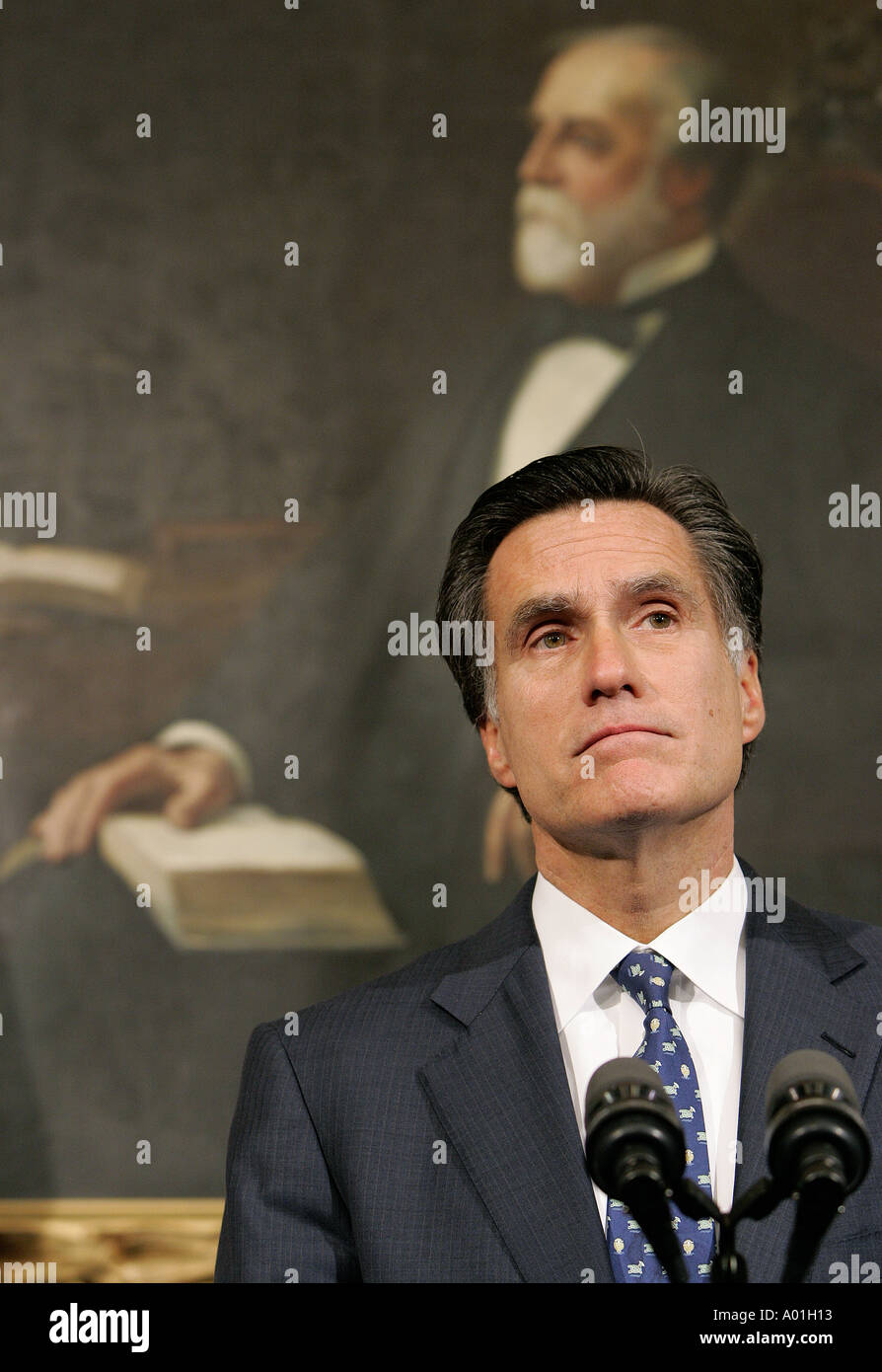 Gouverneur von Massachusetts Mitt Romney beantwortet Fragen während einer Pressekonferenz im State House, Boston Stockfoto
