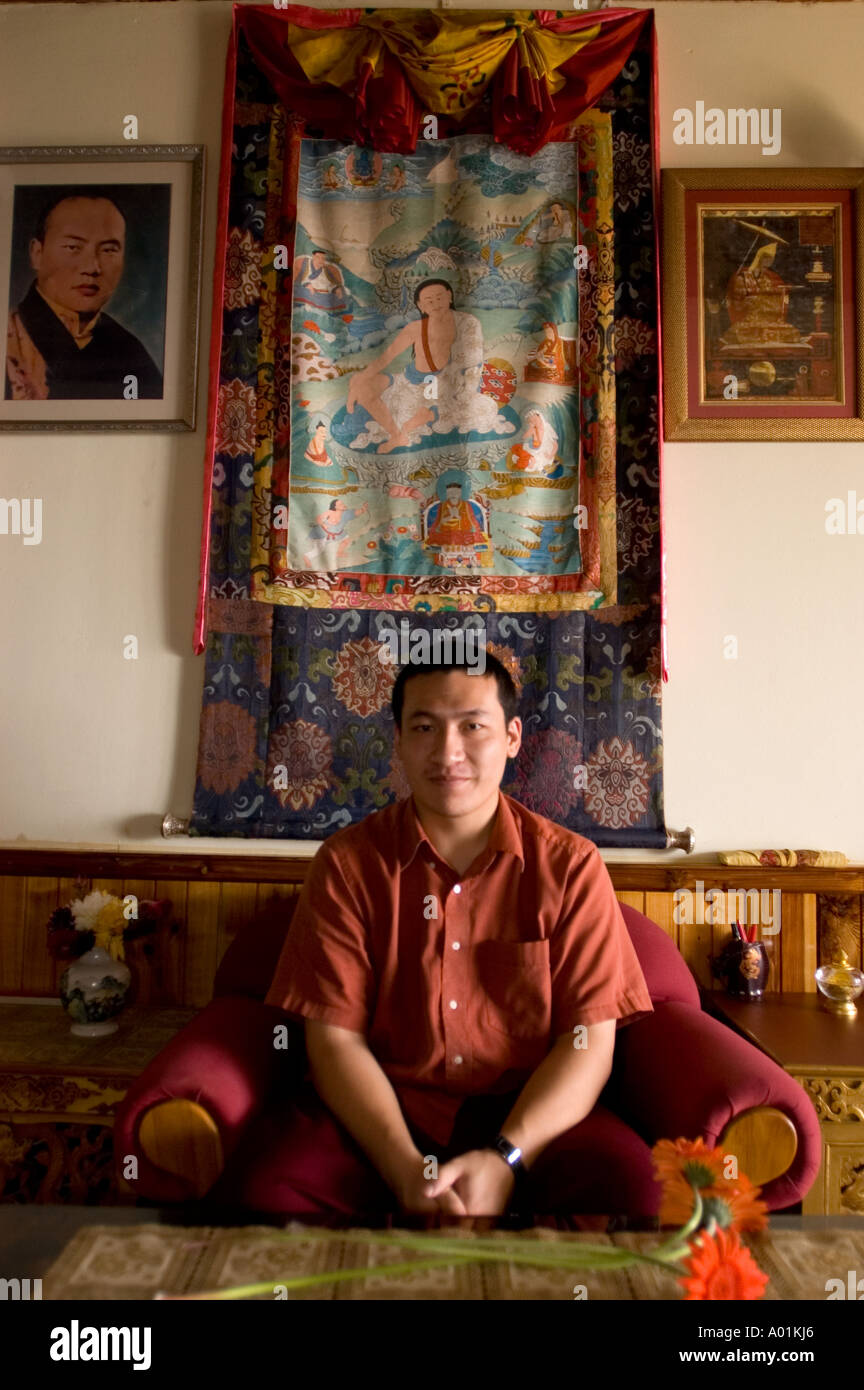 Porträt von seiner Heiligkeit XVII. Karmapa Thaye Dorje Leiter der Karma-Kagyü-Schule des tibetischen Buddhismus Kalimpong West Bengal Indien Stockfoto