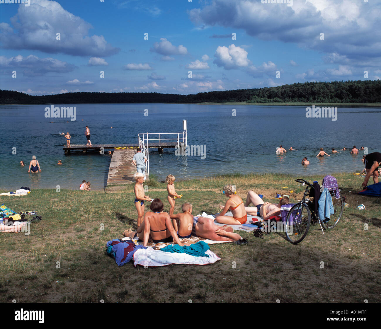 D-Neustrelitz, D-Neustrelitz-Fuerstensee, Mecklenburgische Seenplatte, Müritz-Nationalpark, Mecklenburg-Vorpommern, große Fuerstensee See, Sonnenbaden Stockfoto