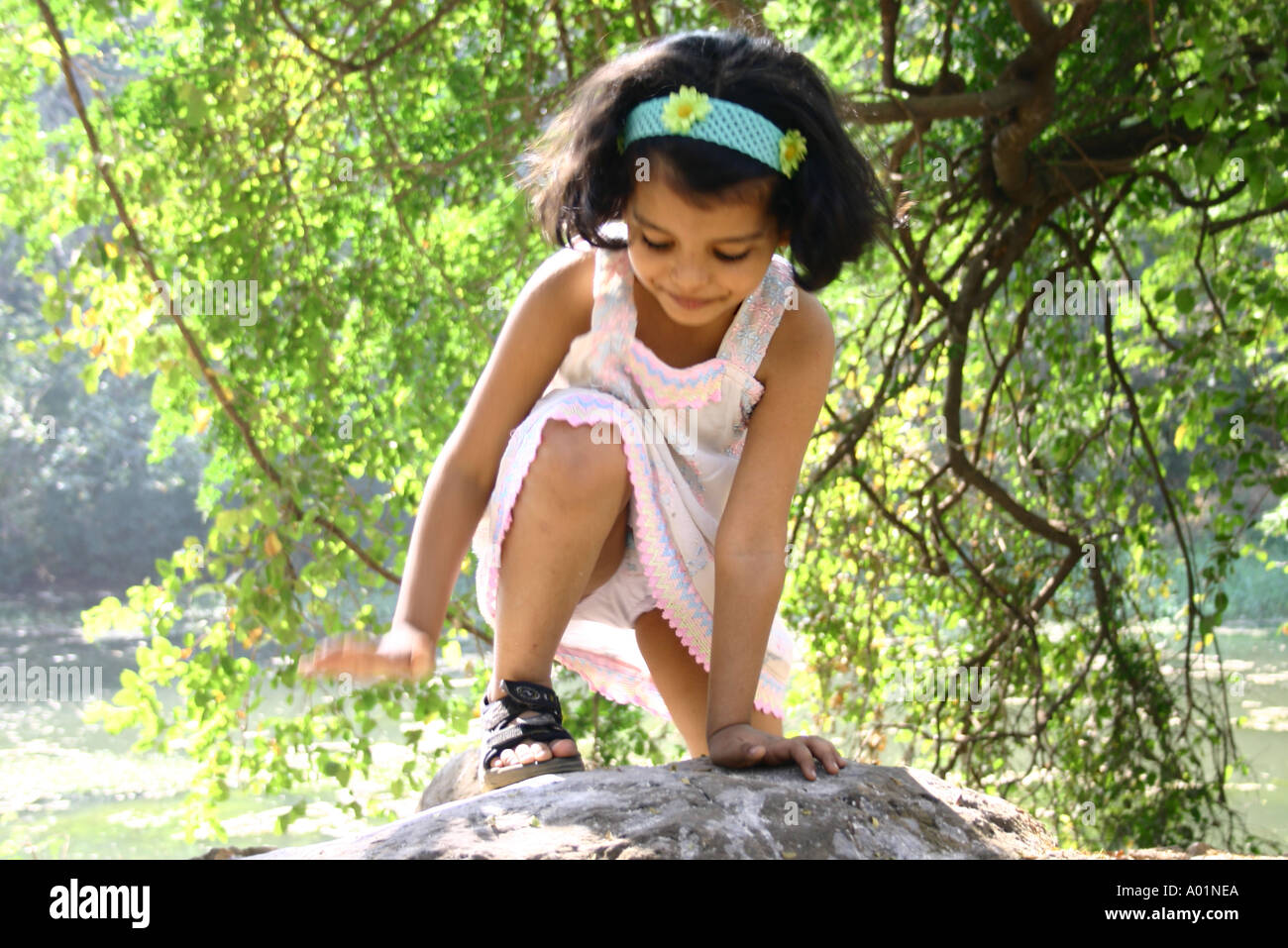 Kleine Junge indische Mädchen spielen in der freien Natur Indien Modell-Release-Nummer 542 Stockfoto