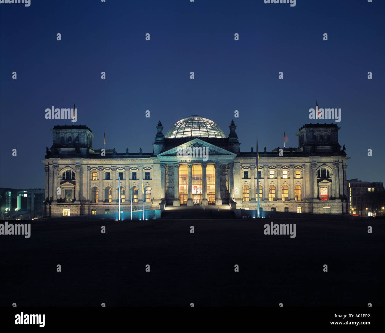 Platz der Republik, Reichstagsgebaeude Bei Nacht, Parlamentsgebaeude, Neorenaissance, Architekt Norman Foster, Sitz Deutscher Bundestag, Berlin Stockfoto