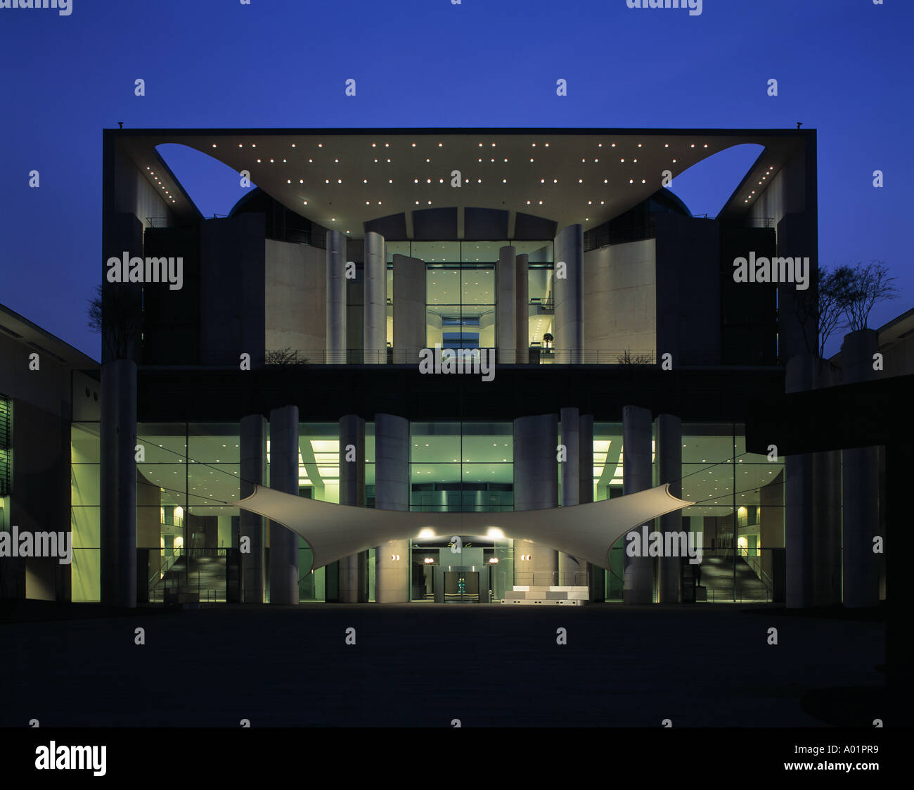 Bundeskanzleramt Im Regierungsviertel, Nachtaufnahme, Architekten Schultes Und Frank, Berlin Stockfoto