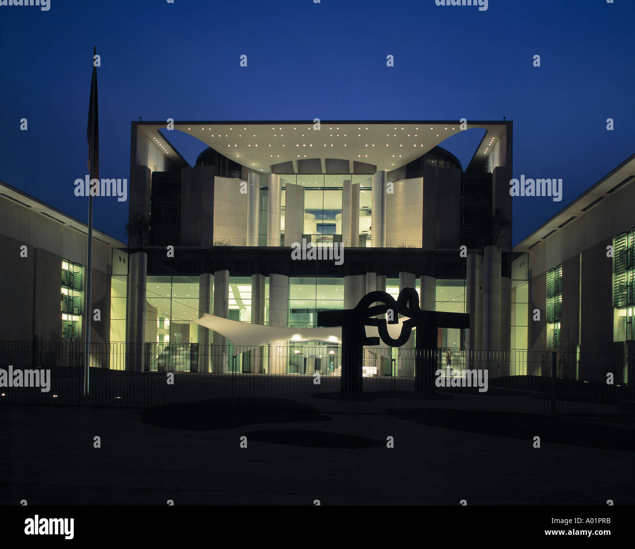 Bundeskanzleramt Im Regierungsviertel, Nachtaufnahme, Architekten Schultes Und Frank, Berlin Stockfoto