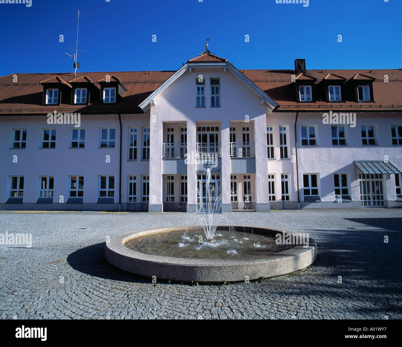 Haus der Kurverwaltung, Springbrunnen, Bodenmais, Naturpark Bayerischer Wald, Niederbayern Stockfoto