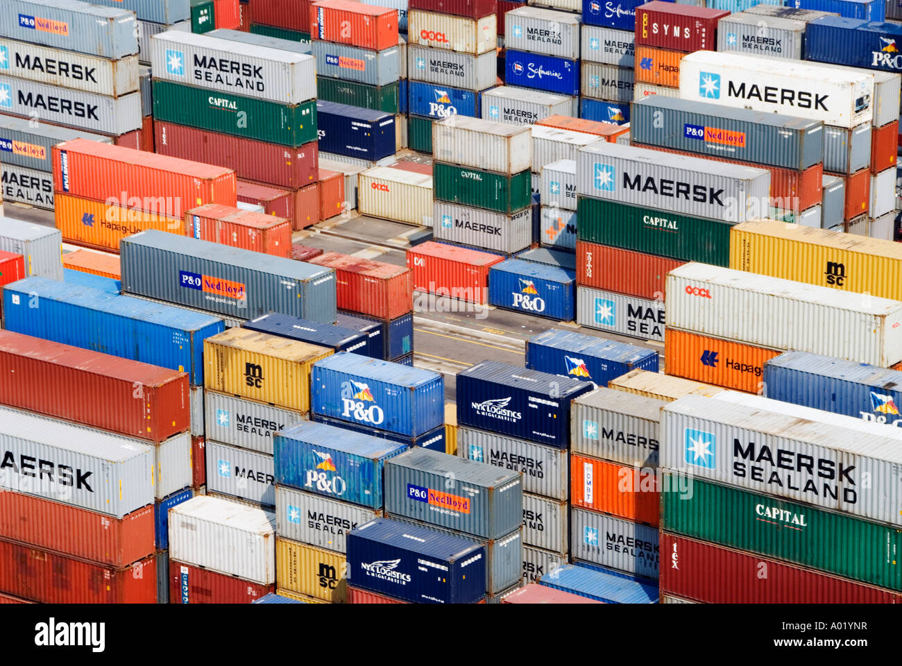 Viele Container gestapelt an der neuen Container Terminal 9 in Tsing Yi Hong Kong Stockfoto