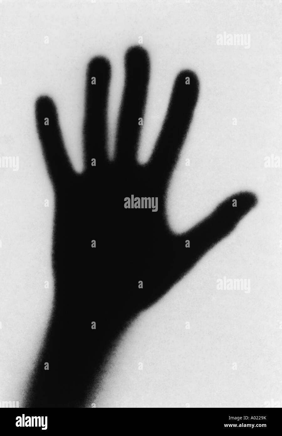 Schwarze Silhouette von Menschenhand vor weißem Hintergrund (b&w) Stockfoto