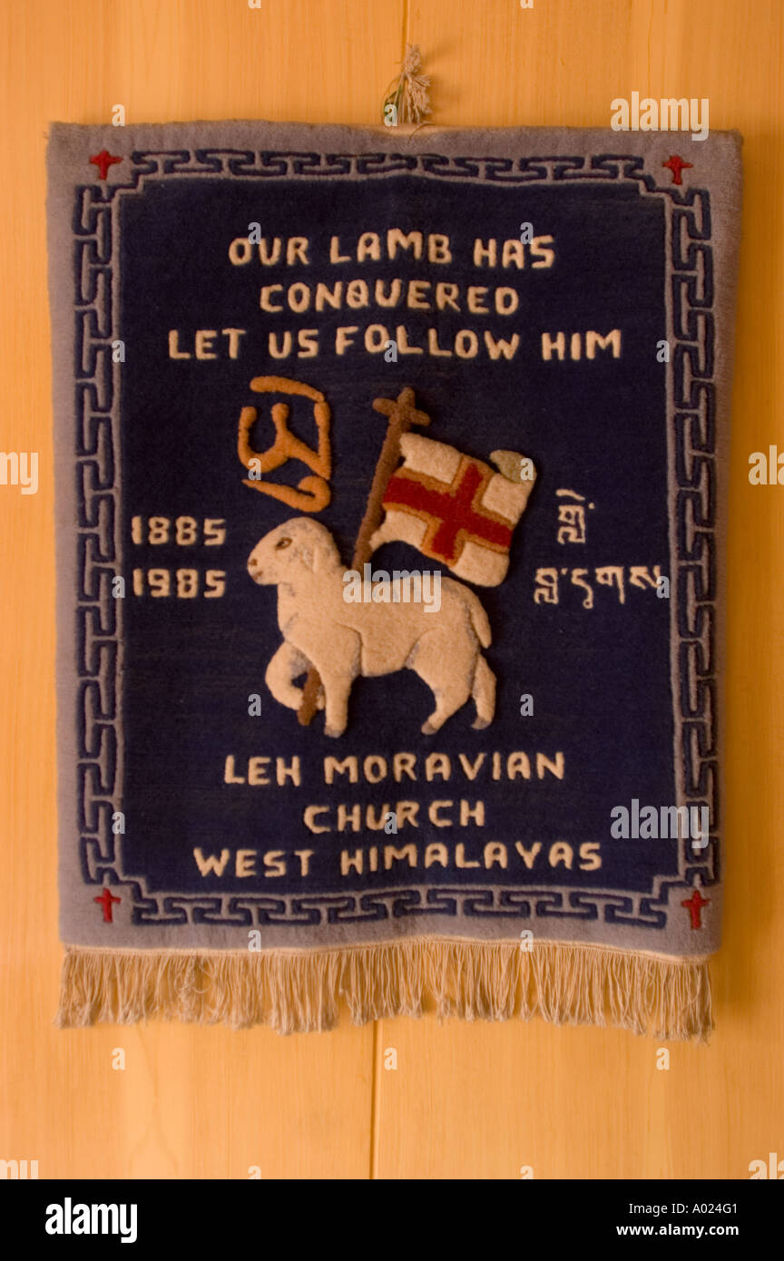 Lamm mit Kreuz auf Fahne Emblem der mährischen Kirche in Leh Ladakh Indien Stockfoto