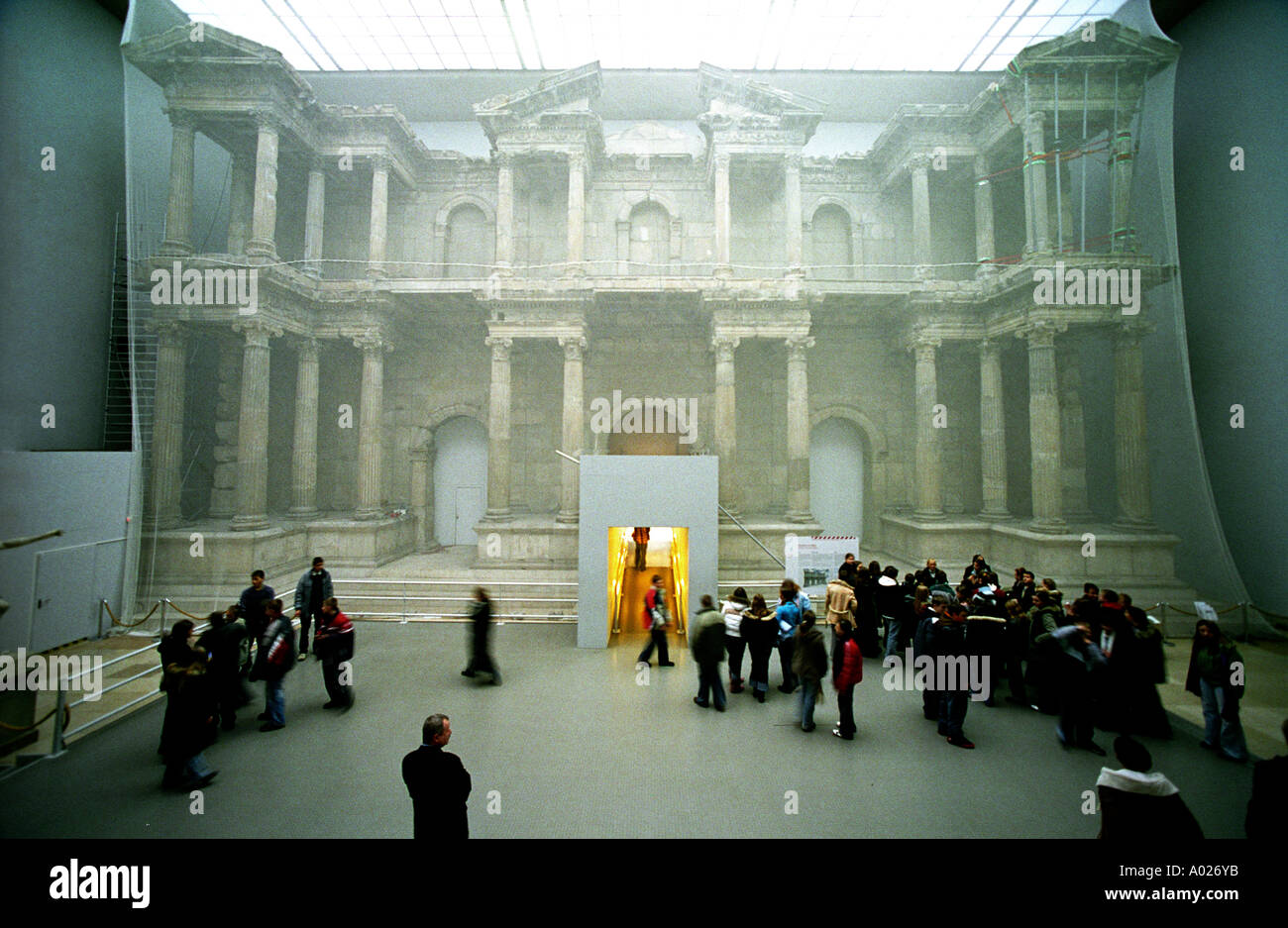 Berlin, Deutschland. Innere des Pergamon-Museum. Tor von Miletus wiederhergestellt wird. Stockfoto