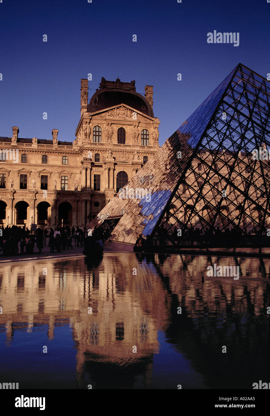 Frankreich, Paris, Louvre-Museum (Musée du Louvre), Glaspyramide Stockfoto