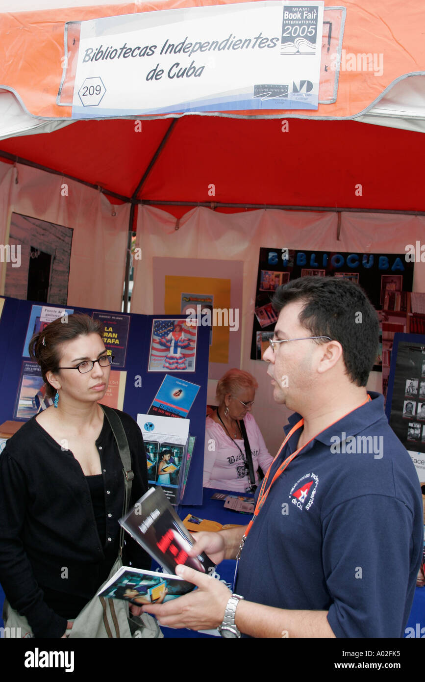 Miami Florida, Dade College, Schule, Campus, Miami Book Fair International, Verkäufer von Verkäufern, Stände Stand Händler Händler Markt Marktplatz, se Stockfoto