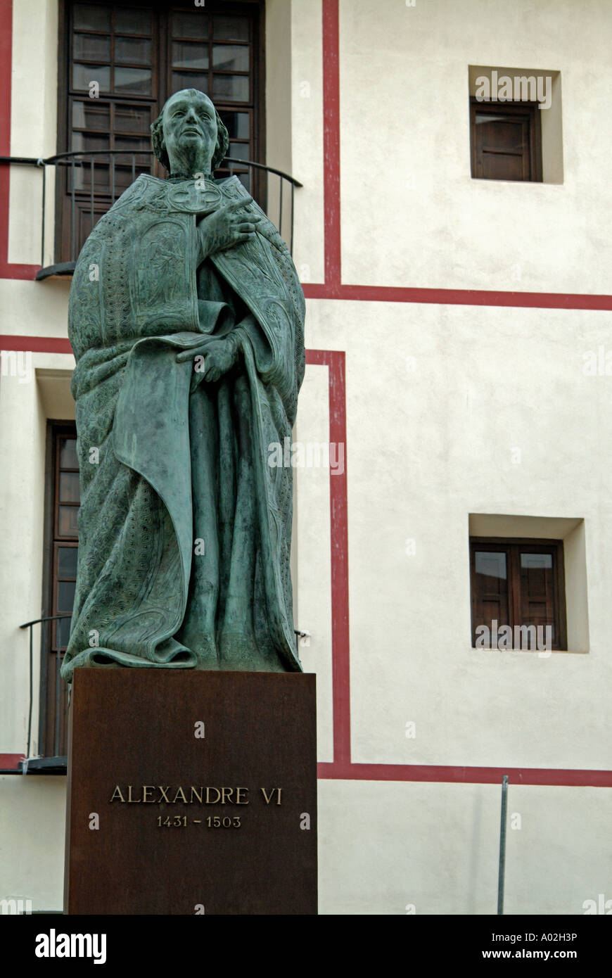 Skulptur von Papst Alexander VI. (Rodrigo Borgia) vor Escuelas Pías (alte Universität). Gandia. La Safor Bezirk. Valencia Stockfoto