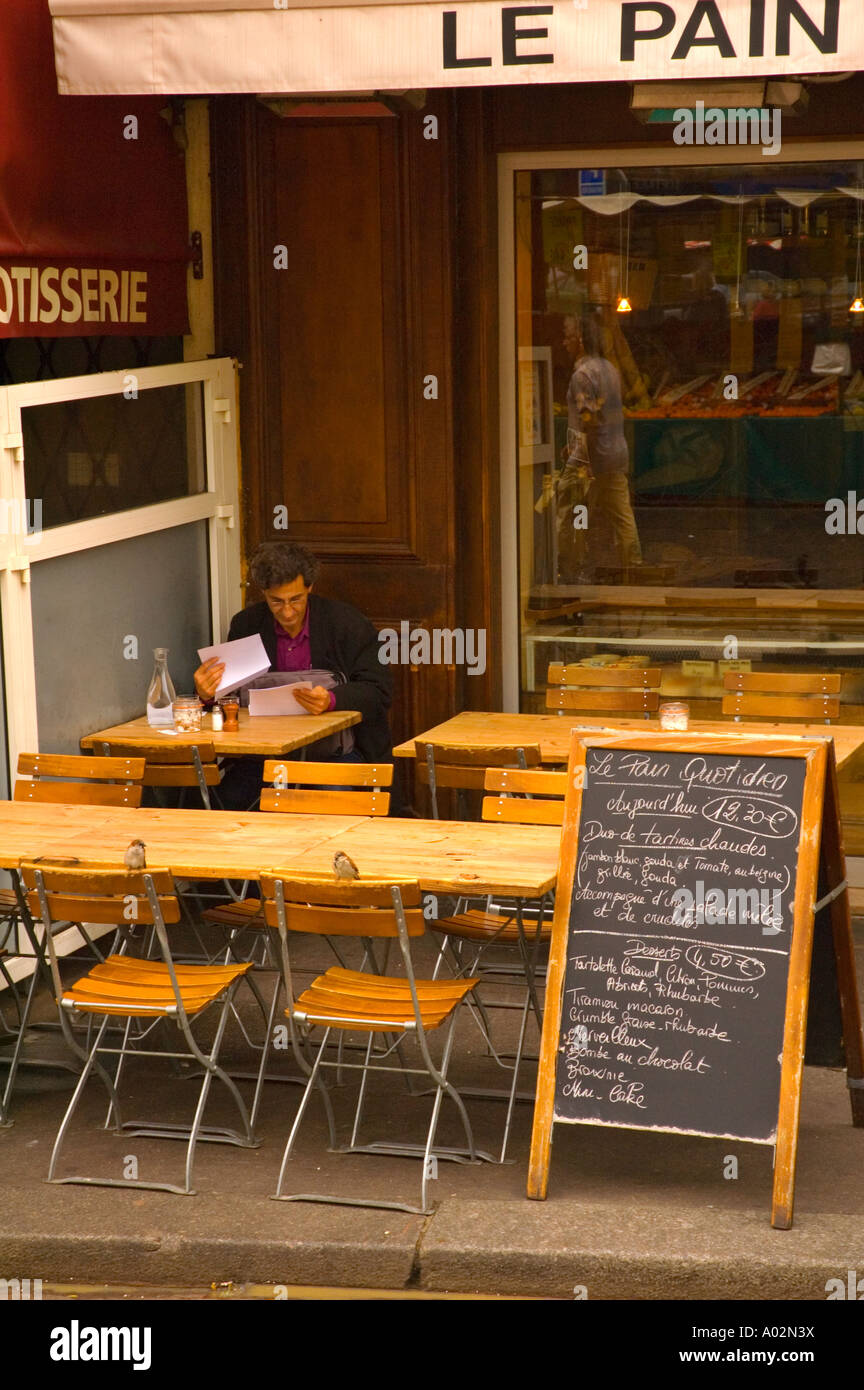 Cafe entlang Rue Mouffetard in Paris die Hauptstadt von Frankreich EU Stockfoto