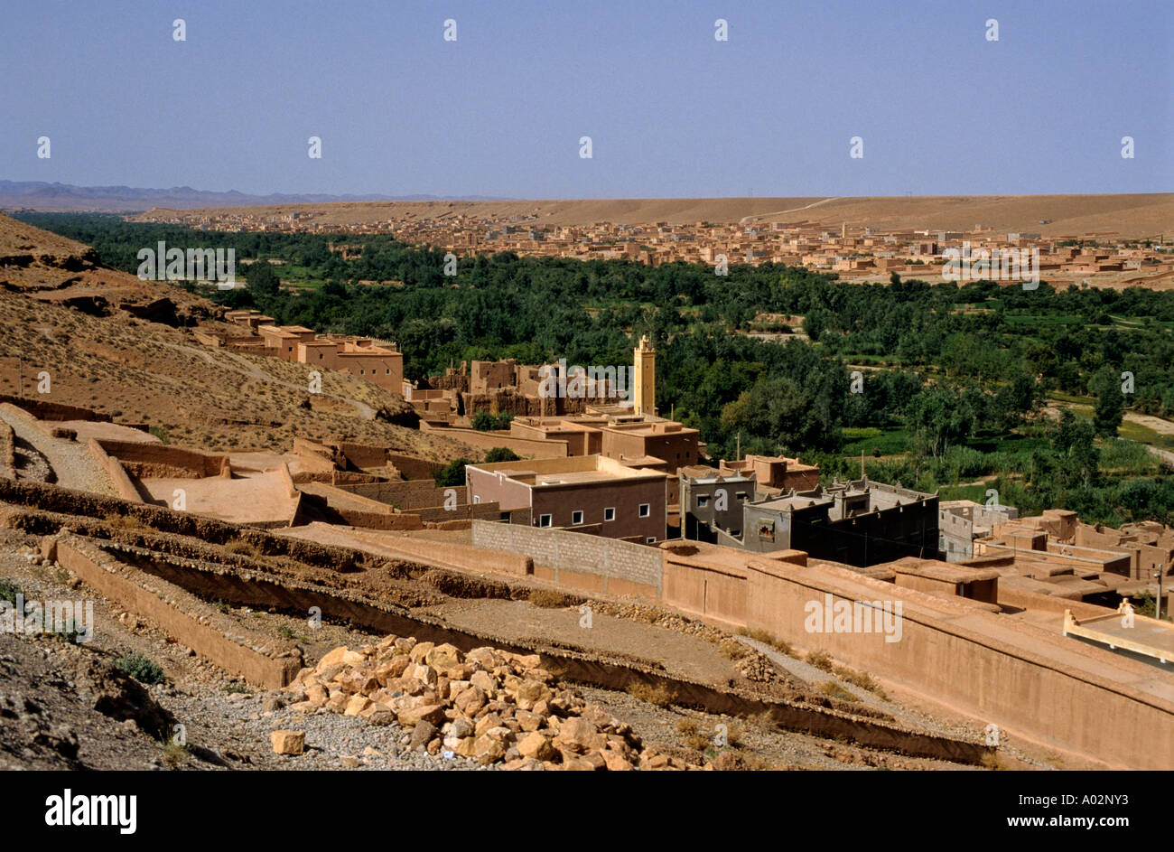 Boumalne Dades Stadt umgibt eine grüne Oase in Provinz von Ouarzazate, Marokko. Stockfoto