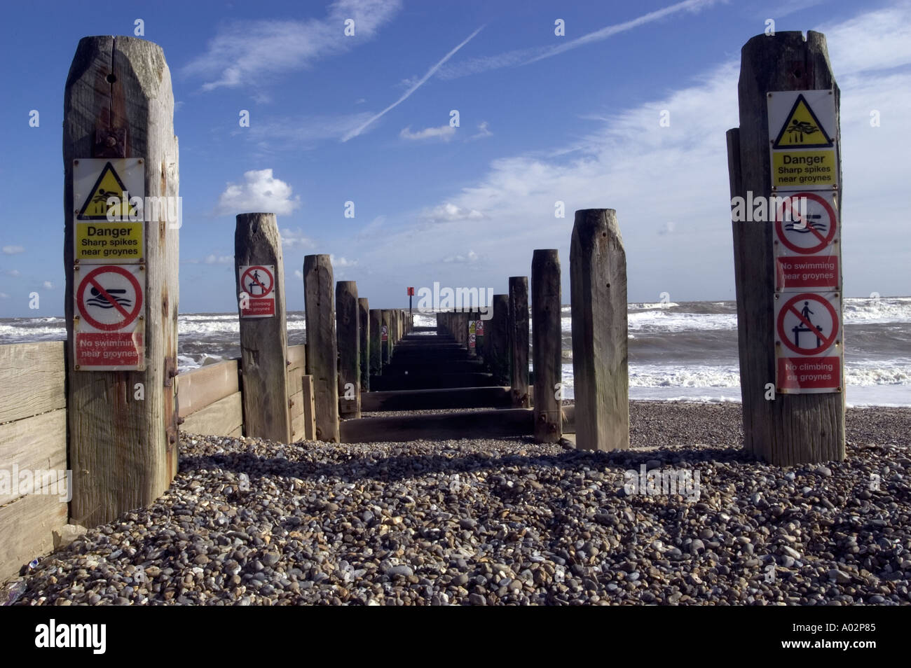 Buhnen auf dem Kies Strand in Southwold in Suffolk fotografieren Jason Bye 10. Oktober 2004 http Www Jasonbye com Stockfoto