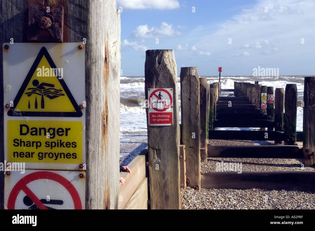 Buhnen auf dem Kies Strand in Southwold in Suffolk fotografieren Jason Bye 10. Oktober 2004 http Www Jasonbye com Stockfoto