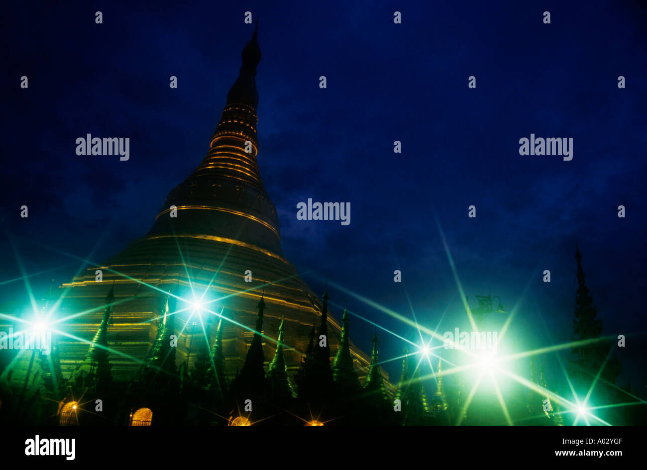 Myanmar-Rangun-Shwedagon-Pagode in der Nacht Stockfoto