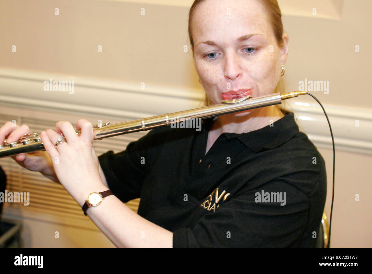 Miami Florida, Coral Gables, Erwachsene Erwachsene Frau Frauen weibliche Dame, Flötist, Flötist, Flötist, Musiker, spielen, spielt, führt, Besucher reisen in Stockfoto